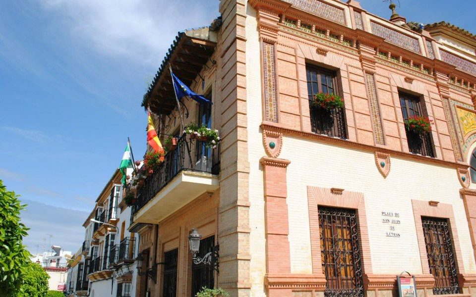 Ayuntamiento de Paradas 1
