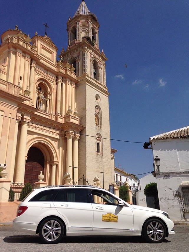 Las nuevas rutas de taxi a demanda en pueblos de la Campiña y la Sierra Sur, en servicio