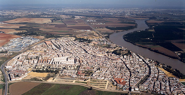 Localizan magullada y semidesnuda a una mujer desaparecida horas antes en Coria del Río