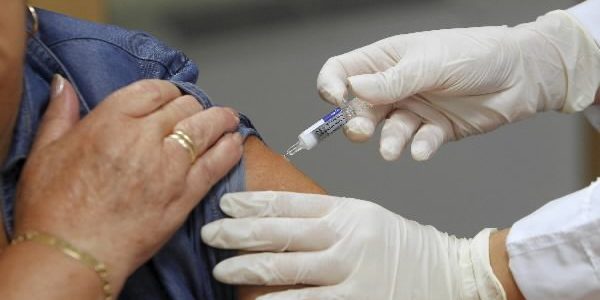 Sevilla inicia la campaña de gripe con la administración de 10.604 dosis