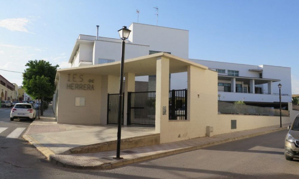 Herrera consigue el grado medio en Sistemas Informáticos y Redes