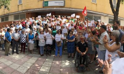 Más de 200 usuarios se concentran para pedir mejor atención en el Centro de Salud de Marchena