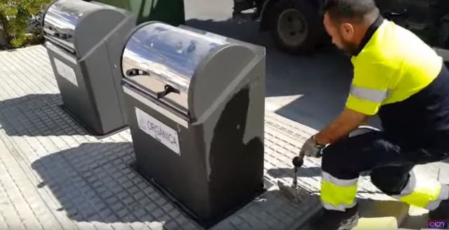 Entran en servicio los nuevos contenedores soterrados de Arahal