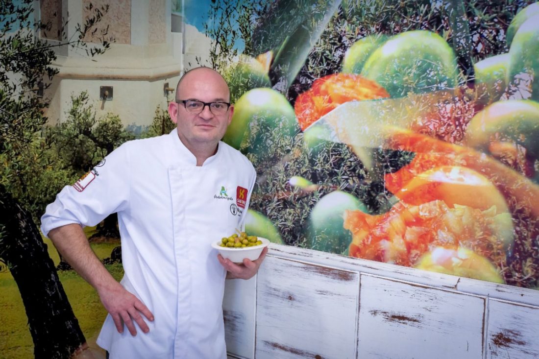 El cocinero arahalense Luis Portillo, galardonado con la Aceituna de Oro 2019