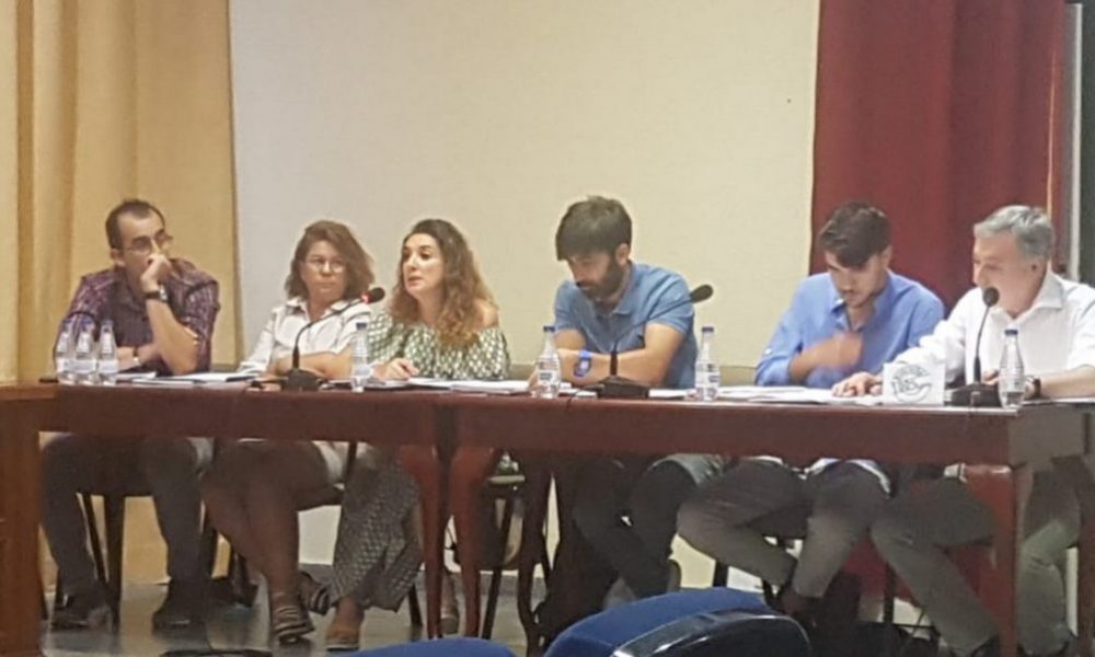 “Usted me dijo que hace lo que le sale del pepe...”, la frase de la portavoz del PP a la alcaldesa de Marchena que provoca la gresca en el pleno