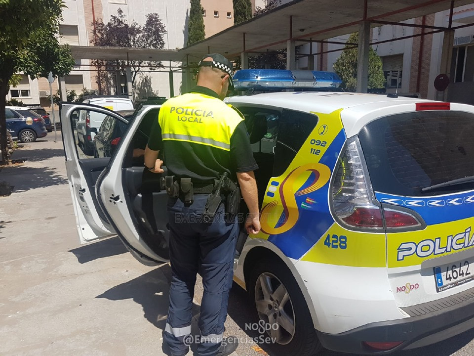 Detenido "in fraganti" un hombre de 72 años al que se le imputan incendios de videoporteros en el centro de Sevilla