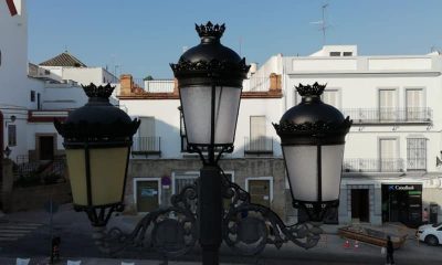 Instaladas lámparas LED en las farolas de la plaza del Ayuntamiento de Marchena
