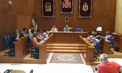 El Pleno aprueba, con los votos de Adelante IU y PSOE, renovar el contrato de la persona de confianza del alcalde