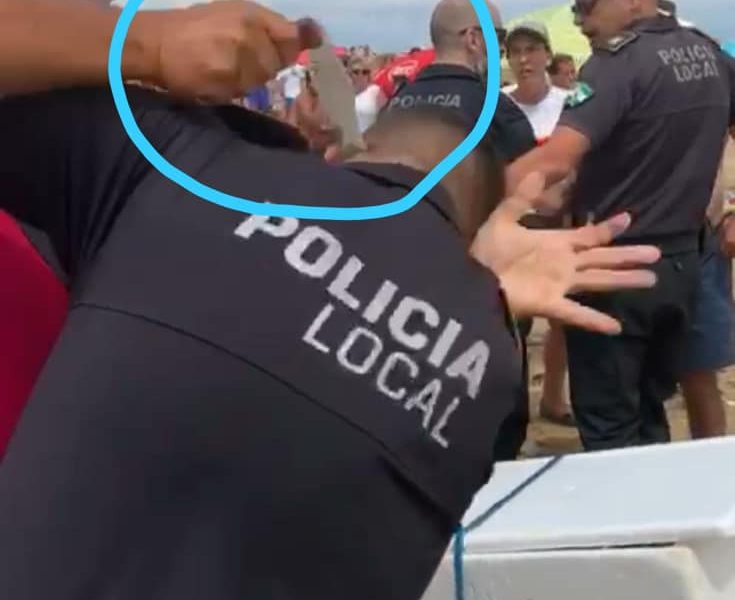 Una hermana del detenido en Punta Umbría: "Se estaba haciendo un bocadillo y no le dio tiempo a soltar la navaja"
