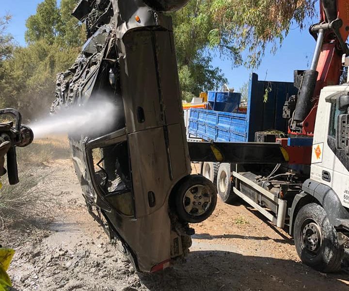 La sequía deja al descubierto un coche robado el año pasado en Marchena