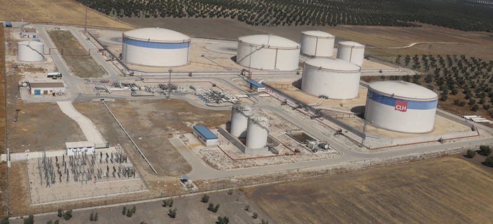 CLH invierte 4,5 millones de euros para abastecer de electricidad a su instalación de Arahal