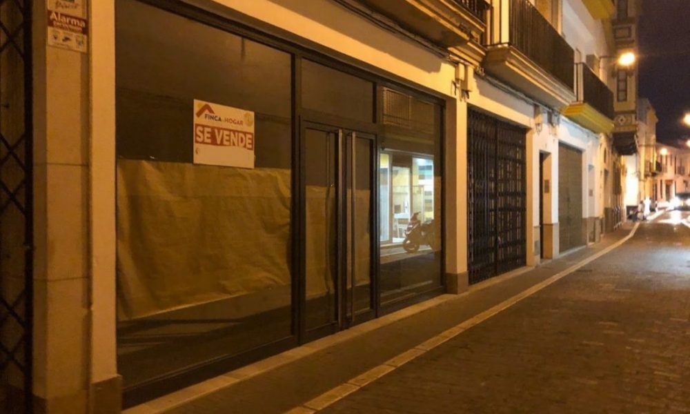 Los comerciantes de Arahal piden soluciones para incentivar la actividad en el centro "porque se muere"