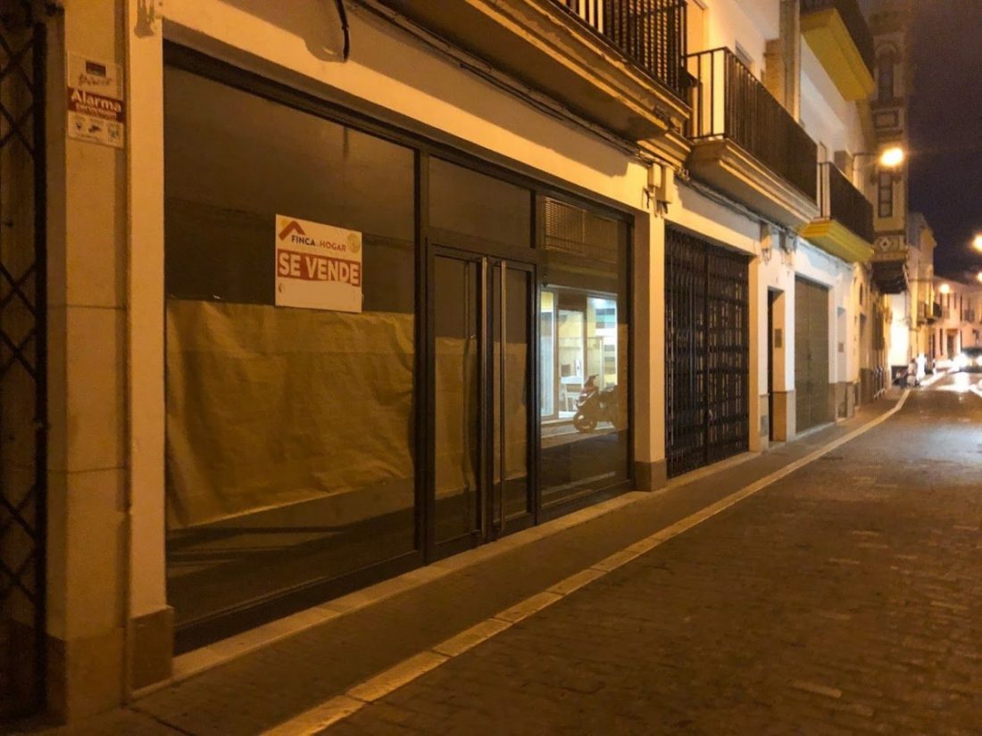 Los comerciantes de Arahal piden soluciones para incentivar la actividad en el centro "porque se muere"