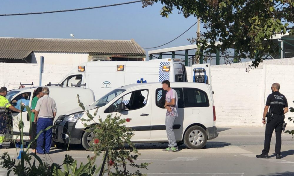 Un herido, resultado de un accidente de tráfico en una de las rotondas de la Carretera Villamartín
