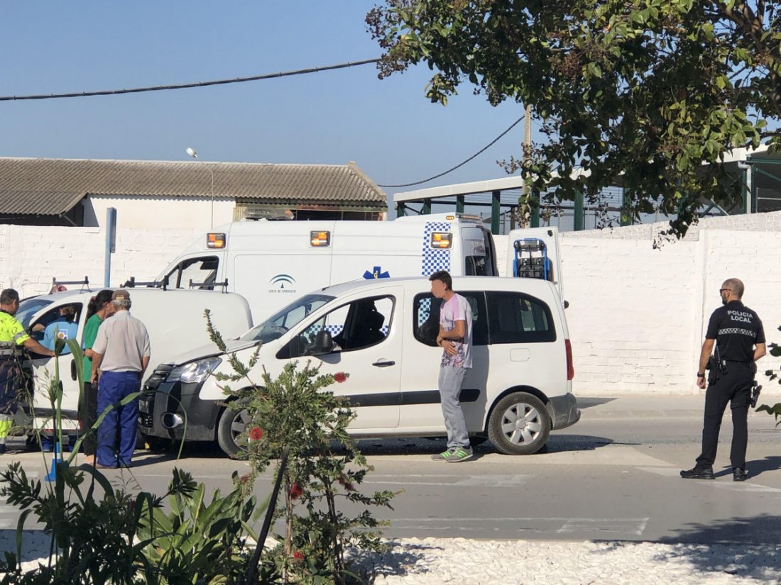 Un herido, resultado de un accidente de tráfico en una de las rotondas de la Carretera Villamartín