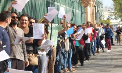 Las familias de menores con necesidades especiales llevan personalmente su reclamación a Educación 