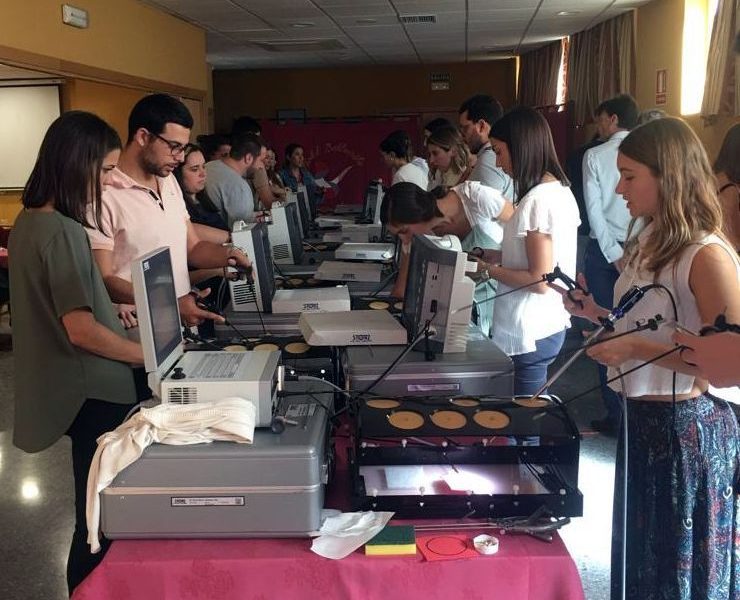 Ginecología del Hospital de Valme organiza la formación de médicos residentes andaluces en cirugía endoscópica