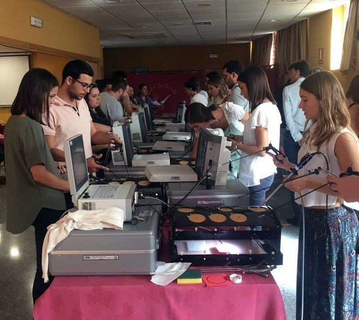Ginecología del Hospital de Valme organiza la formación de médicos residentes andaluces en cirugía endoscópica