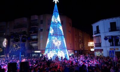 Alcalá de Guadaíra da la bienvenida a la Navidad con una fiesta familiar y el encendido de casi 700.000 lámparas