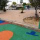 Vecinos de la calle Guirnalda de Arahal denuncian destrozos en un parque infantil