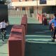 Familias usuarias de un parque infantil de Arahal denuncian el peligro de cinco muros de hormigón ubicados en las instalaciones