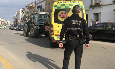 Un tractor atropella a un anciano en Arahal, que resulta herido grave