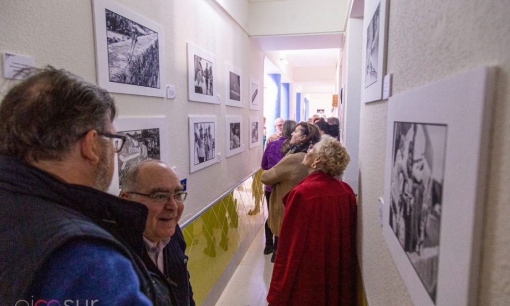 Una exposición muestra la experiencia de mujeres con cáncer de mama en Arahal
