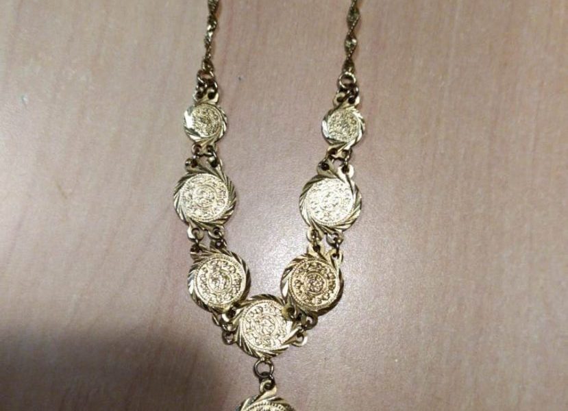Buscan a la propietaria de un collar encontrado durante un registro por drogas