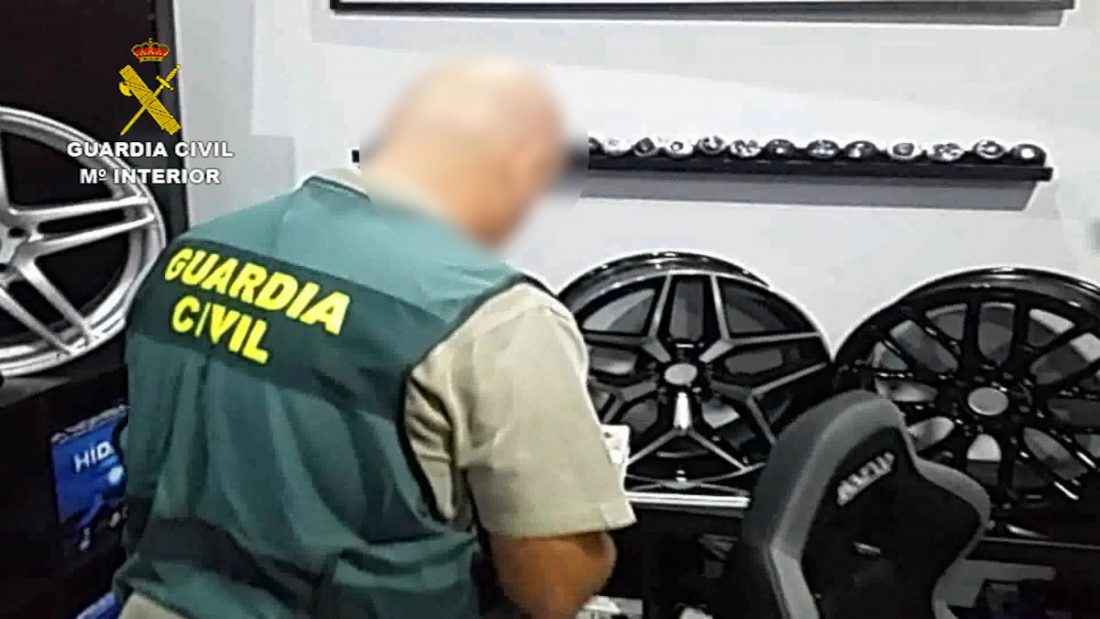 Cuatro detenidos en el Aljarafe por robos en garajes comunitarios y vehículos