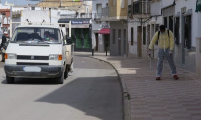 Herrera precinta todas las zonas públicas después de desinfectarlas impidiendo el paso por ellas