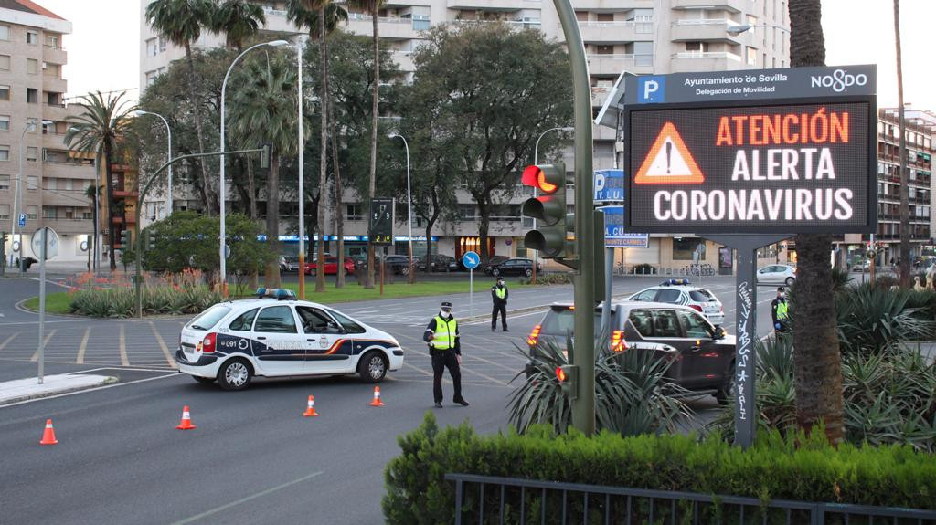 La Policía Nacional recuerda la obligatoriedad de permanecer en casa también  durante el fin de semana