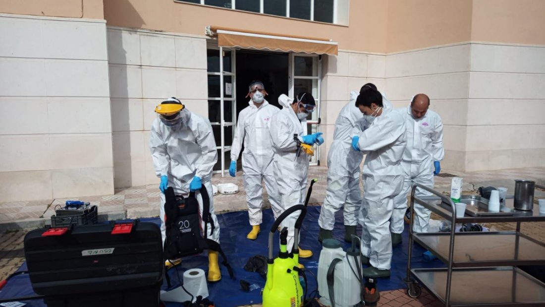 Bomberos de Diputación continúan las desinfecciones en las residencias de la provincia 
