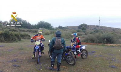 La Guardia Civil sorprende a tres personas practicando motocross en terreno de caza