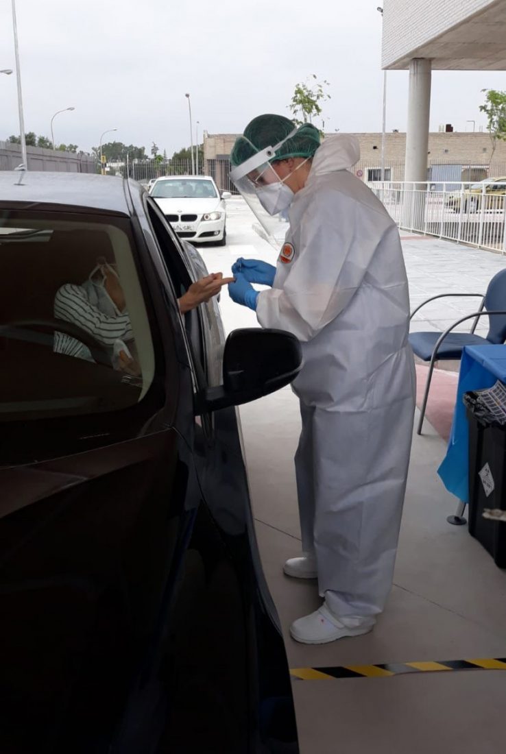 El Hospital de Valme hará test rápidos desde el coche a los sanitarios del Área Sur