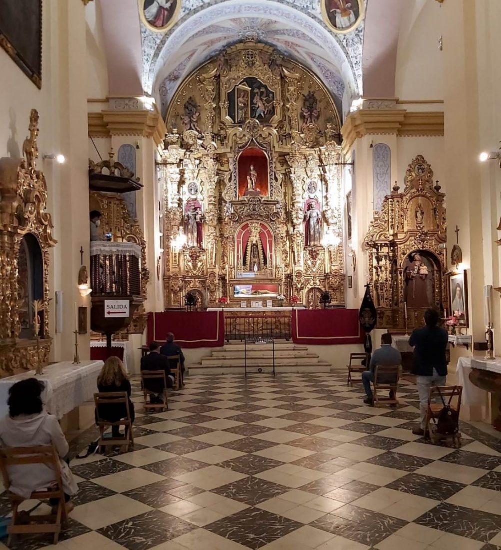 Ofrenda floral a la Virgen de los Dolores del Santo Entierro de Arahal