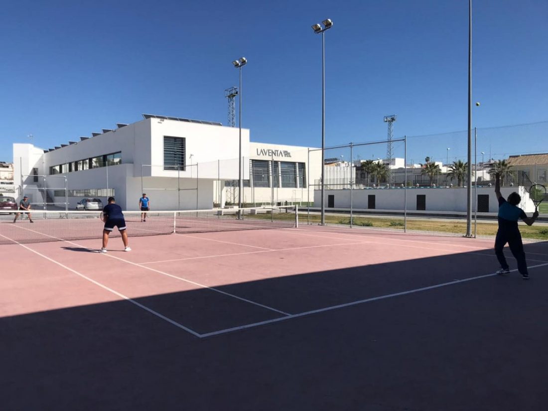 Arahal reabre en la Fase 2 las pistas de tenis y pádel del Centro Deportivo La Venta