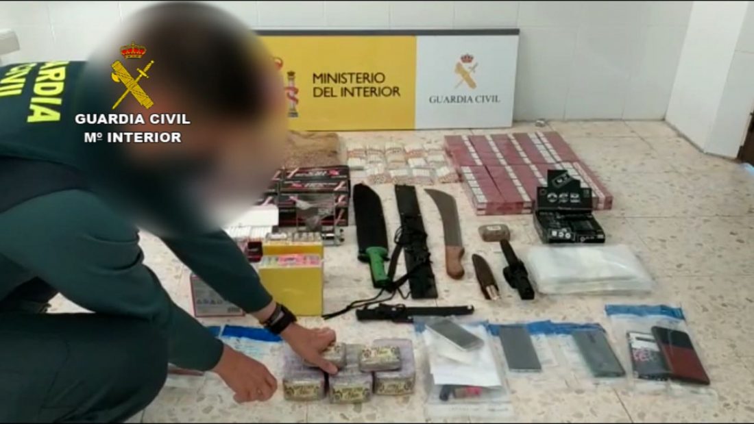 Tres detenidos y una persona investigada por contrabando de tabaco en Pilas