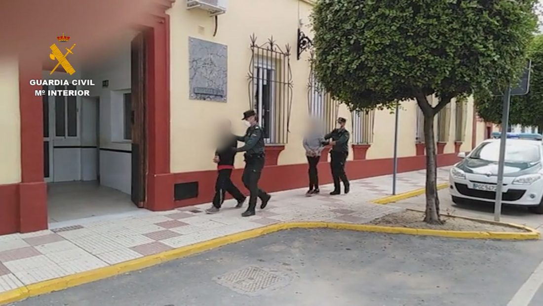 Dos detenidos en Villanueva del Río por robar a un vecino haciéndose pasar por ATS