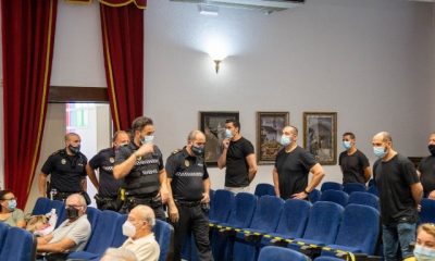 Un nuevo enfrentamiento entre la Policía Local de Marchena y la alcaldesa que obliga a desalojar el pleno [pnb]