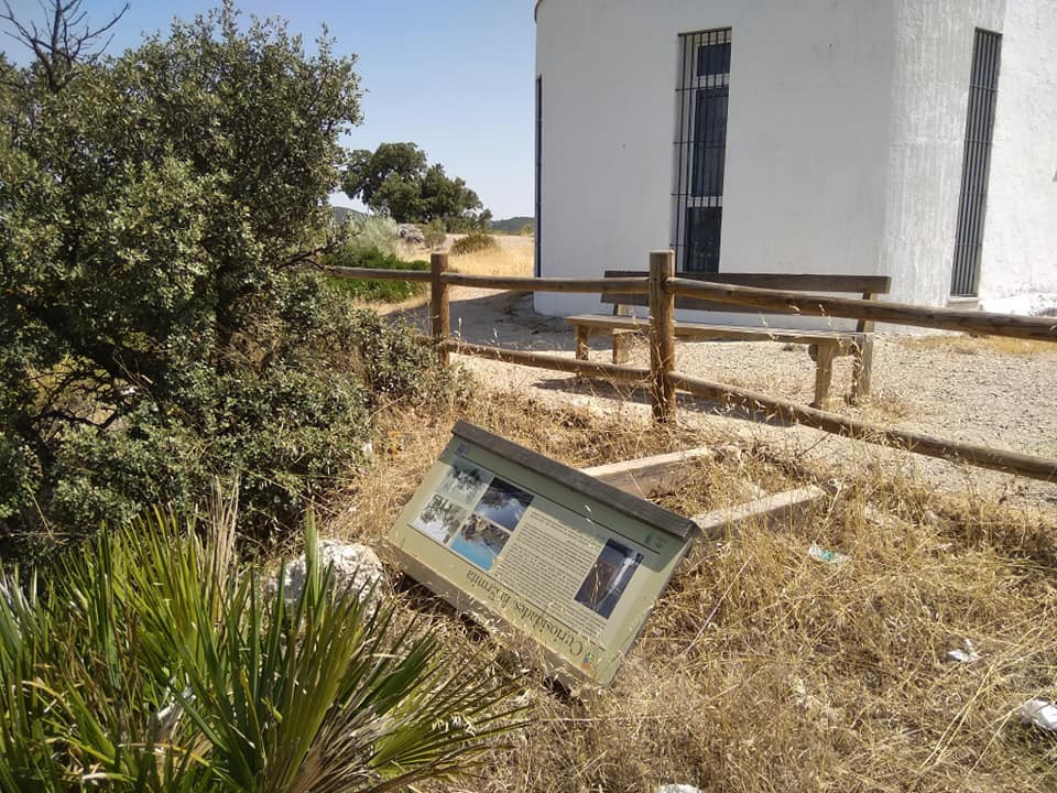 Denuncias actos vandálicos en la Ermita de Pruna