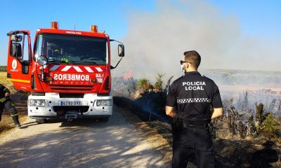 Bomberos y Policía Local de Arahal intervienen en varios incendios intencionados 