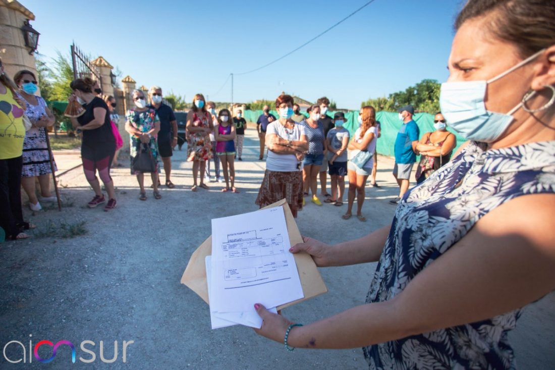 Endesa corta el suministro eléctrico a 64 familias que viven en una urbanización en situación irregular de Arahal