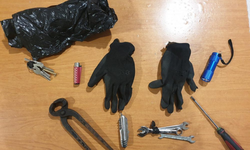 Interceptado en Arahal con la batería de un coche que acababa de robar