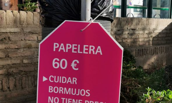 Bormujos etiqueta su mobiliario urbano para crear conciencia sobre el gasto que supone el vandalismo