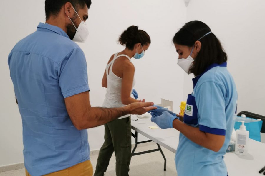 Bormujos realiza test a los 350 docentes de sus centros educativos