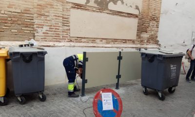 Écija mimetiza sus contenedores de residuos sólidos en el casco histórico