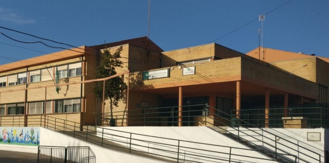 Agropecuaria de Herrera dona 3.000 euros al colegio de la localidad para material escolar y recursos contra el COVID-19