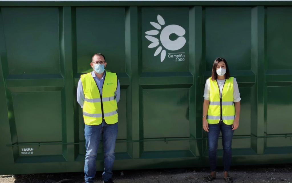 La Mancomunidad Campiña 2000 recibe ocho nuevas cubas para los Puntos Limpios de sus pueblos 