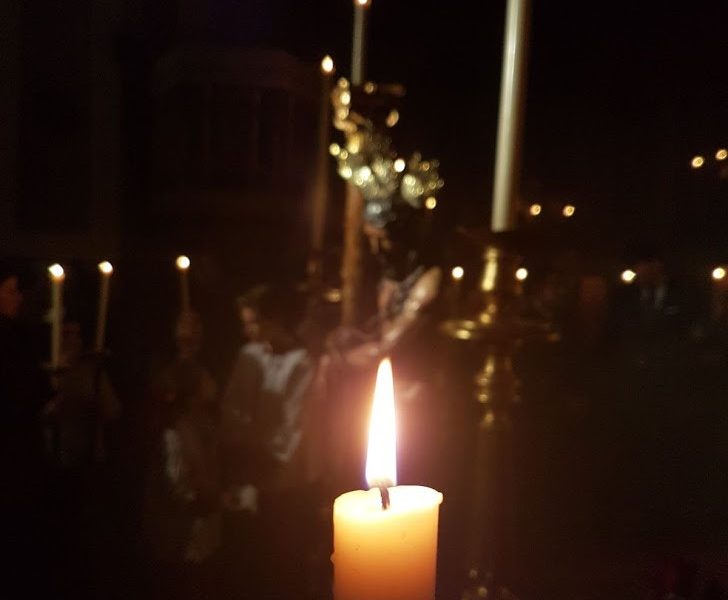 Velas para alimentos para alumbrar a los titulares de la Misericordia de Arahal