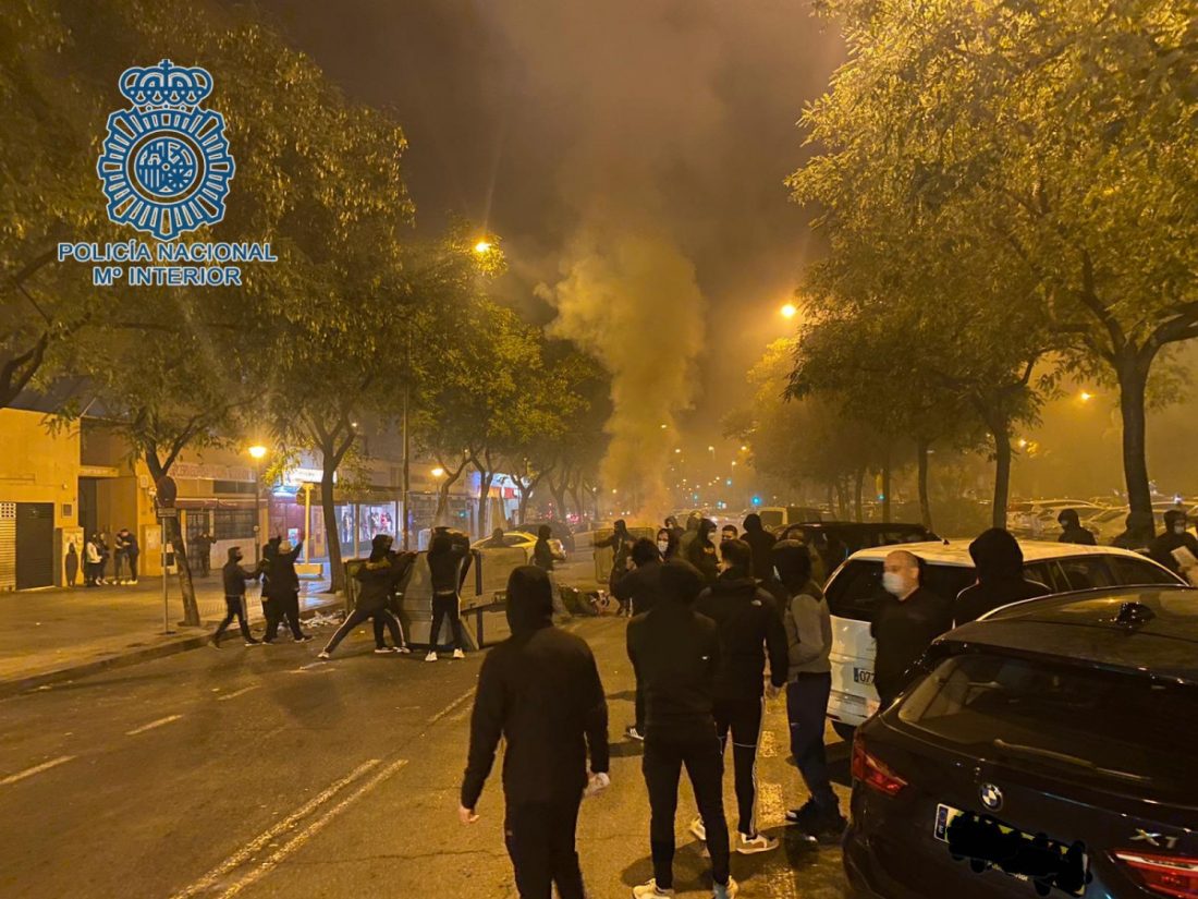 Imputados por desórdenes públicos y daños cinco jóvenes que intervinieron en los disturbios de Pino Montano